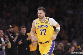 洛杉矶湖人训练开放日，冲刺阶段外线爆发引欢呼，足总杯在即，阵容厚度经受考验的简单介绍-九游